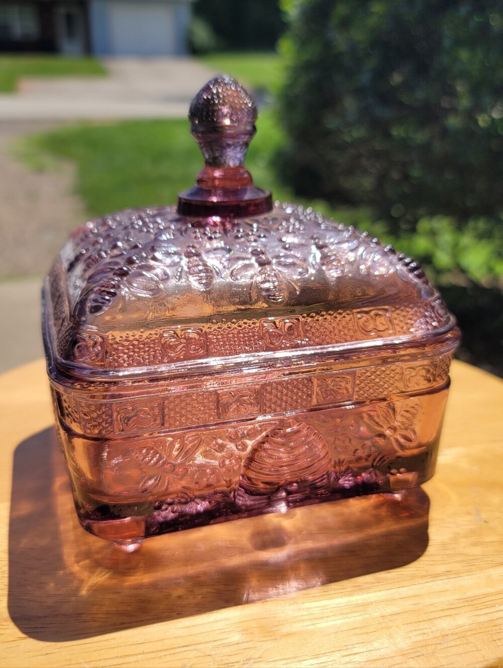 Vintage Plum Indiana Glass Tiara Honey Bee Box Covered Candy Dish. Mint